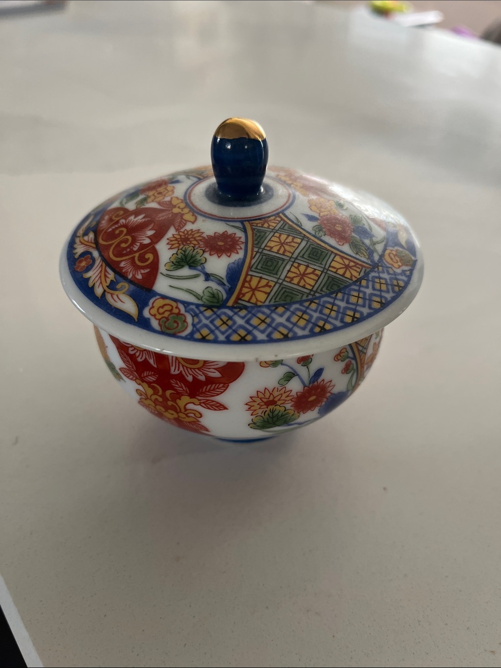 Arita-yaki bowl with lid